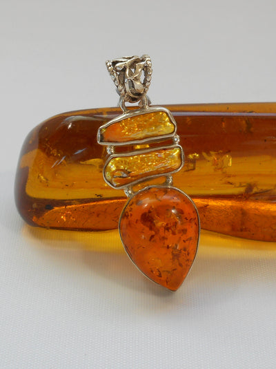 Amber Pendant 3 with Pearl