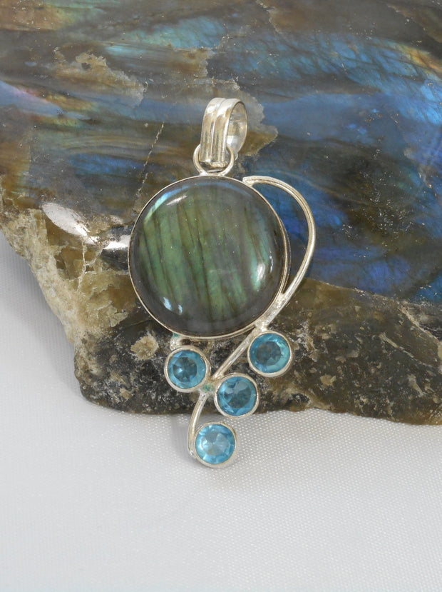 Labradorite Pendant 11