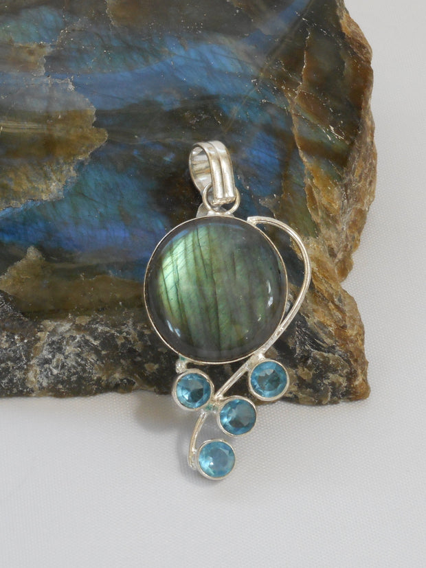 Labradorite Pendant 11