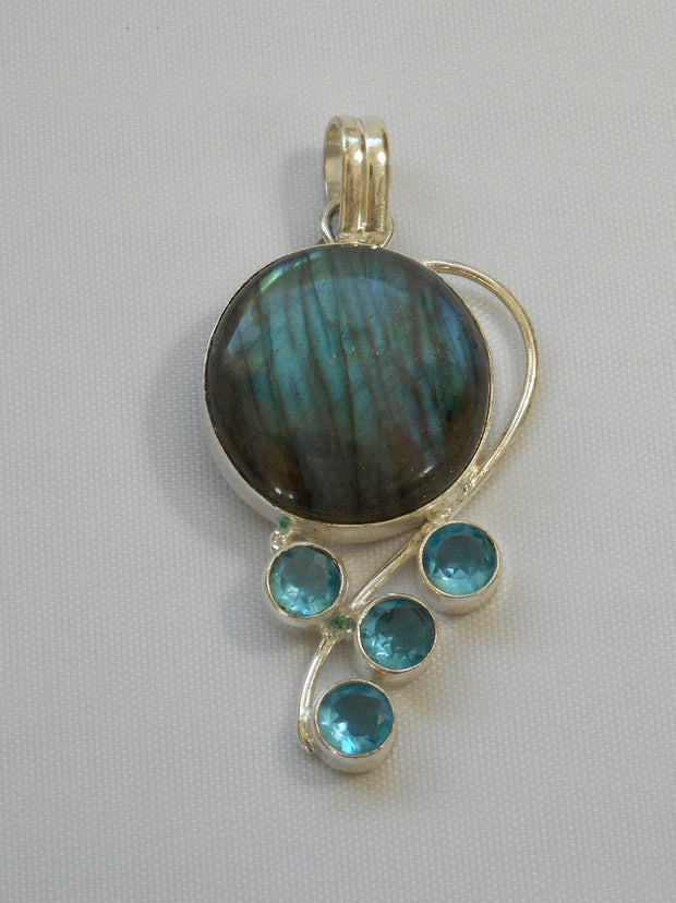 Labradorite Pendant 11