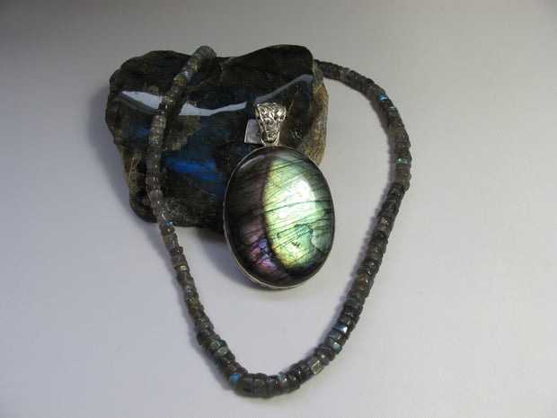 Labradorite Oval Pendant 2